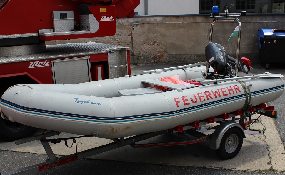 Schlauchboot - Ost - Feuerwehrfahrzeug in Radebeul