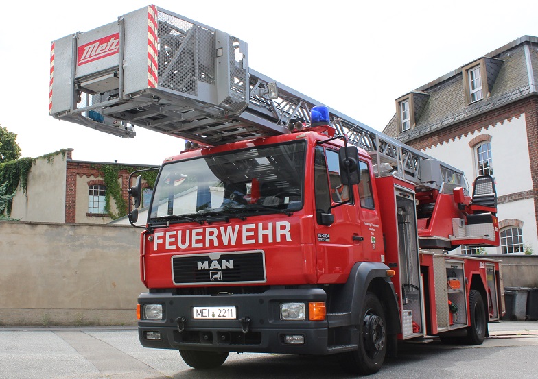 DLK 23-12 - Ost - Feuerwehrfahrzeug in Radebeul