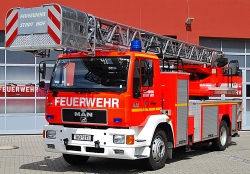 DLK 23/12 - Wache 1 - Hauptwache - Feuerwehrfahrzeug in Hof