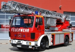 DLK 23/12 - Wache 1 - Hauptwache - Feuerwehrfahrzeug in Hof