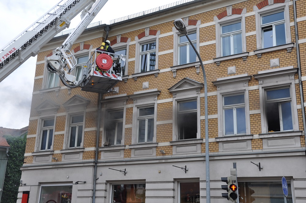 Wohnungsbrand Bahnhofstra��e - Coswig - 13.06.2014 - Bild #1