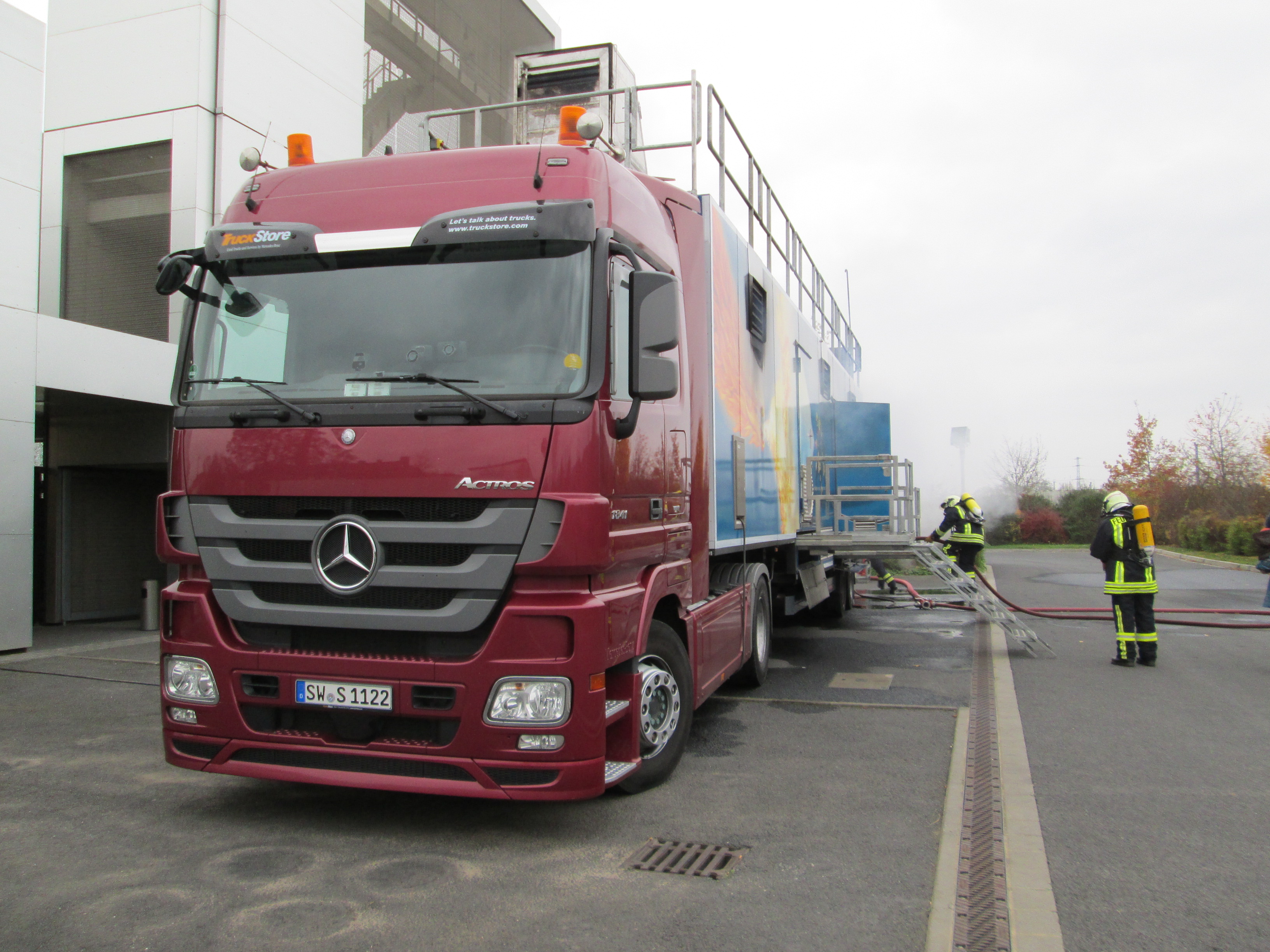 Übung Brandcontainer - Radebeul - 15.11.2014 - Bild #3