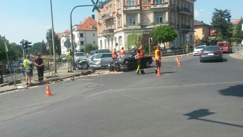 schwerer Verkehrsunfall - Radebeul - 04.08.2015 - Bild #1