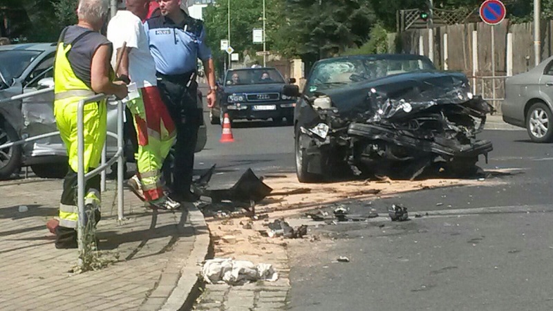 schwerer Verkehrsunfall - Radebeul - 04.08.2015 - Bild #3