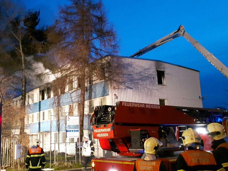 Großbrand Asylunterkunft Kötitzer Straße - Radebeul - 03.03.2016 - Bild #1