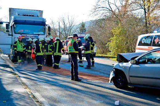 Verkehrsunfall mit eingeklemmter Person - Meiningen - 17.11.2014 - Bild #1