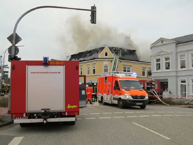 Großbrand Wohngebäude - Marne - 06.12.2015 - Bild #1 Großbrand Wohngebäude - Marne - 06.12.2015 - Bild #1