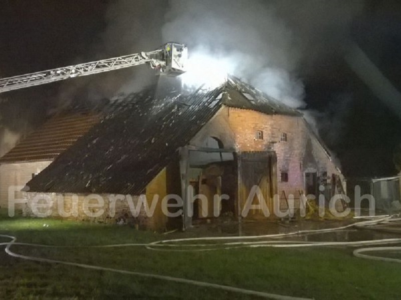 Großbrand Eheweg Sandhorst - Aurich - 28.12.2015 - Bild #1