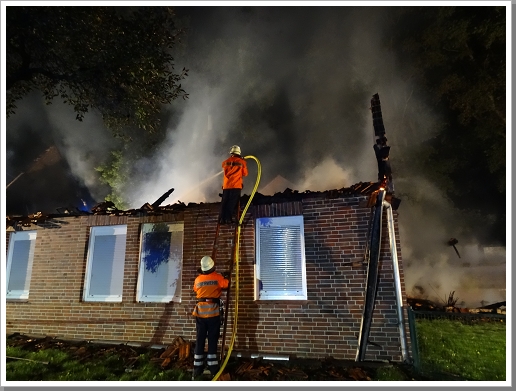 Gebäudebrand Woltringhausen - Uchte, Flecken - 24.08.2015 - Bild #1 Gebäudebrand Woltringhausen - Uchte, Flecken - 24.08.2015 - Bild #1