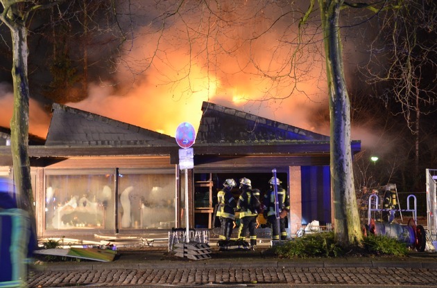 Brand Gärtnerei / Blumengeschäft - Buxtehude - 27.01.2015 - Bild #1 Brand Gärtnerei / Blumengeschäft - Buxtehude - 27.01.2015 - Bild #1