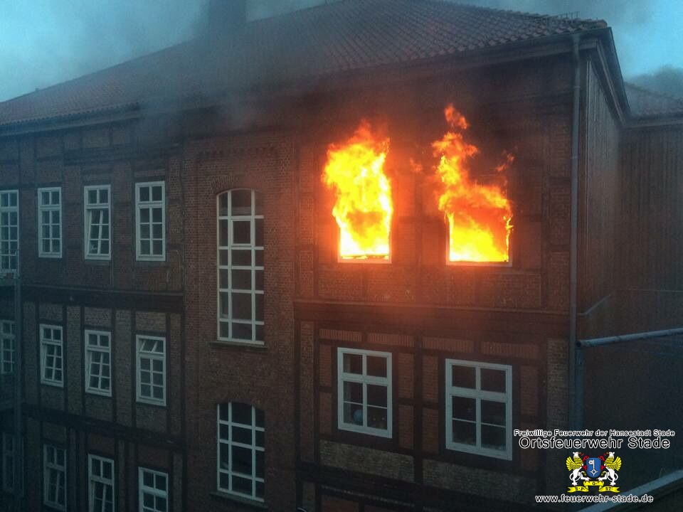 Gebäudebrand in Stader Alstadt - Stade, Hansestadt - 11.08.2015 - Bild #1