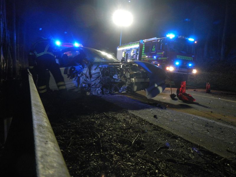 Schwerer Verkehrsunfall Ender Talstraße - Herdecke - 25.03.2015 - Bild #2