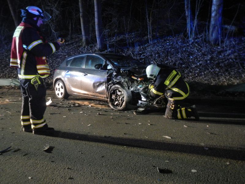 Schwerer Verkehrsunfall Ender Talstraße - Herdecke - 25.03.2015 - Bild #3
