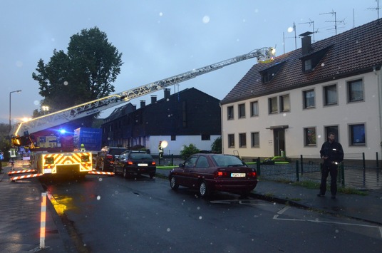 Zimmerbrand mit Menschenrettung - Ratingen - 16.08.2015 - Bild #1