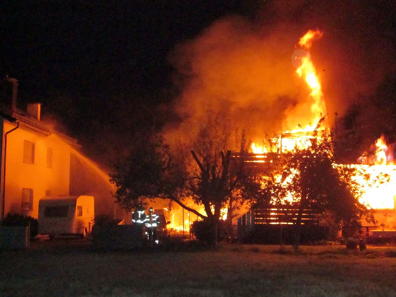 Großbrand Einfamilienhaus Am Obergraben - Wickede (Ruhr) - 10.09.2015 - Bild #1