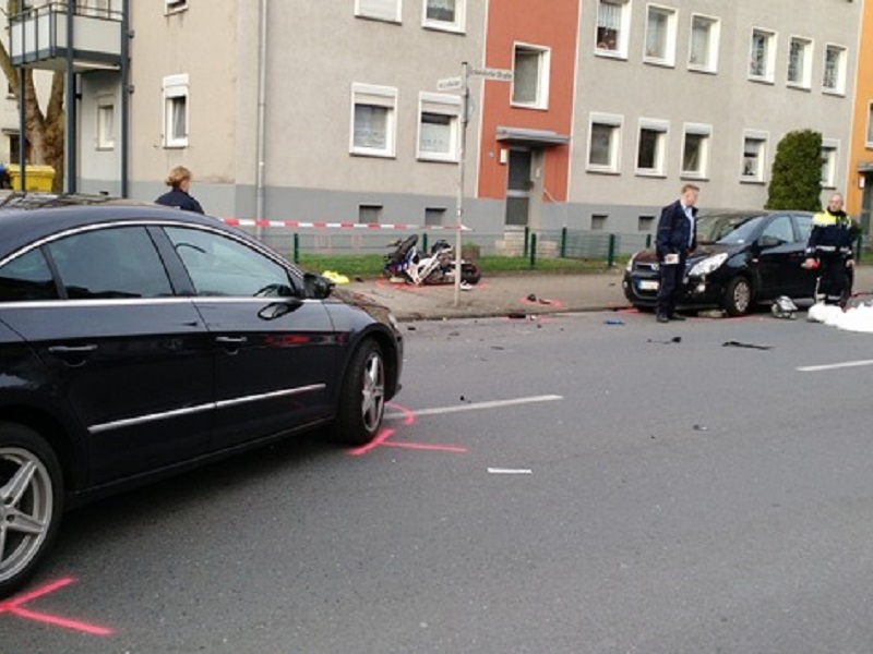 Verkehrsunfall - Gelsenkirchen - 27.12.2015 - Bild #1 Verkehrsunfall - Gelsenkirchen - 27.12.2015 - Bild #1