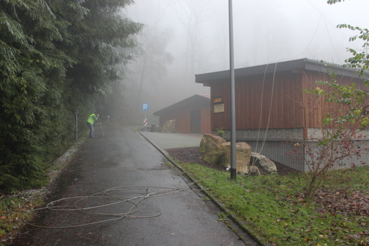 Stromkabel auf Haus - Rinzenberg - 01.12.2014 - Bild #4