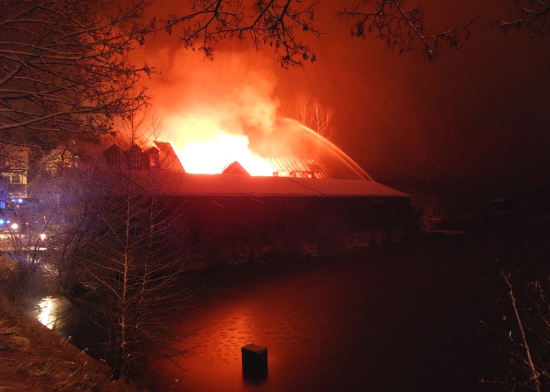 Nachbetrachtung Großbrand Schreinerei- und Wohngebäude - Odelzhausen - 26.01.2015 - Bild #2