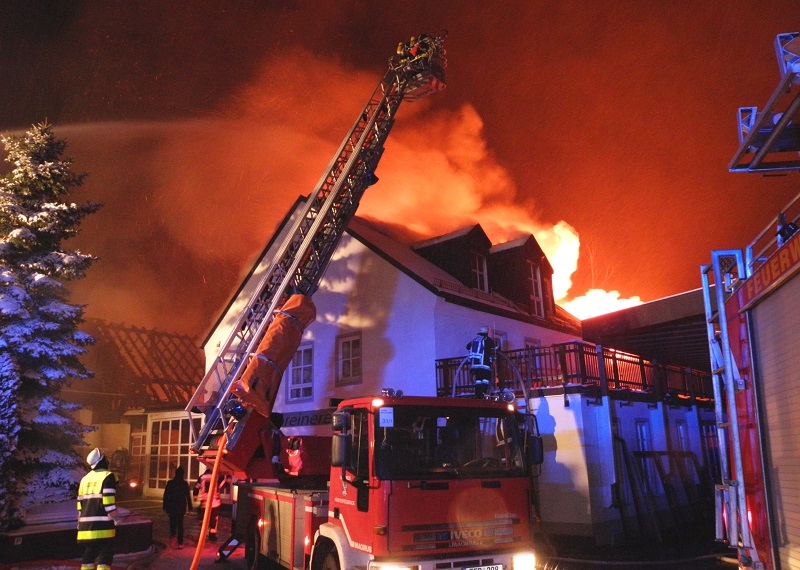 Nachbetrachtung Großbrand Schreinerei- und Wohngebäude - Odelzhausen - 26.01.2015 - Bild #1