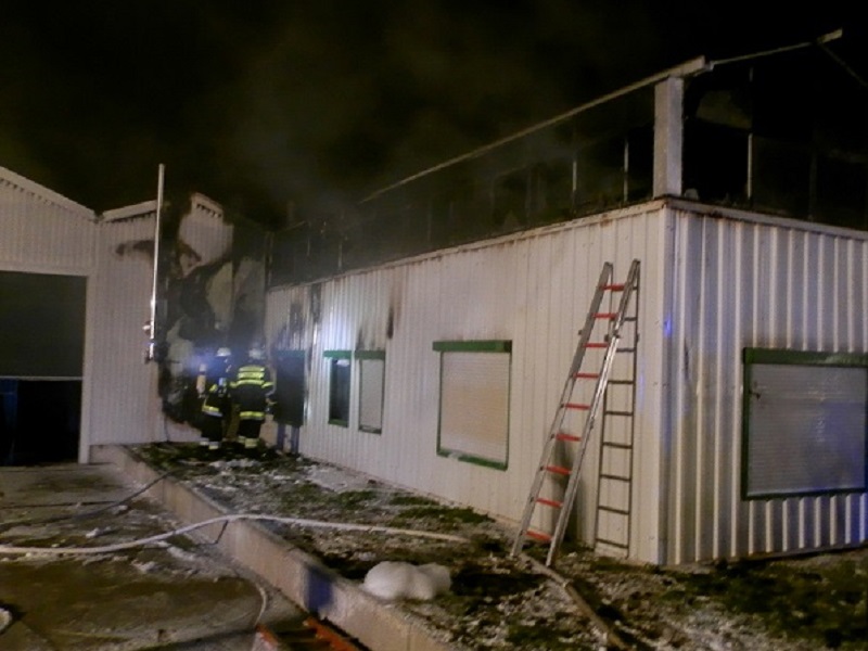 Brand Gärtnerei Albertshofen - Kitzingen, GKSt - 23.01.2016 - Bild #1